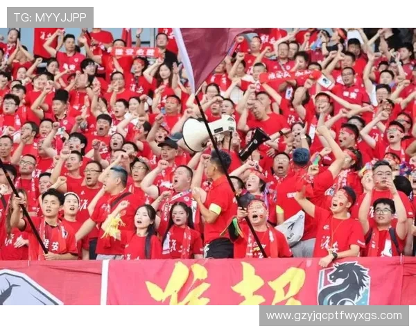 泪洒赛场后 90 度鞠躬！淮安球员致谢球迷，看台 “继续战斗” 声震云霄